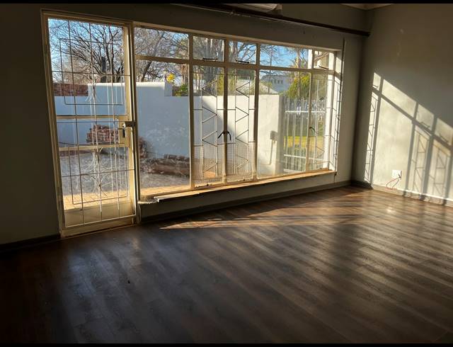 4 BEDROOM FREESTANDING FOR SALE IN FLAMWOOD